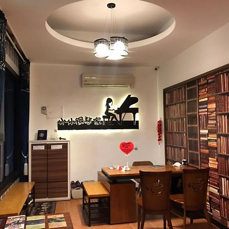 小小鋼琴家民宿&近夜市文創美食街 Città di Hualien Esterno foto