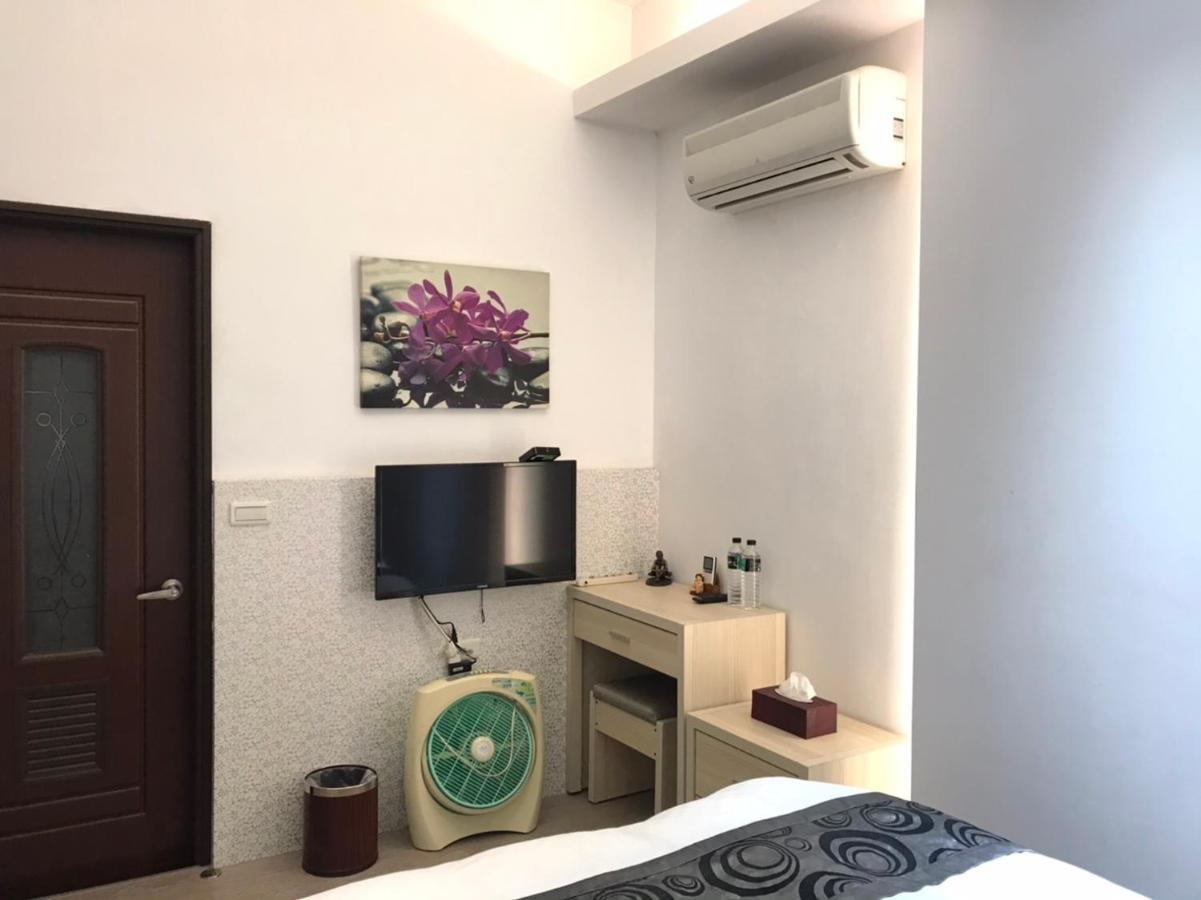 小小鋼琴家民宿&近夜市文創美食街 Città di Hualien Esterno foto