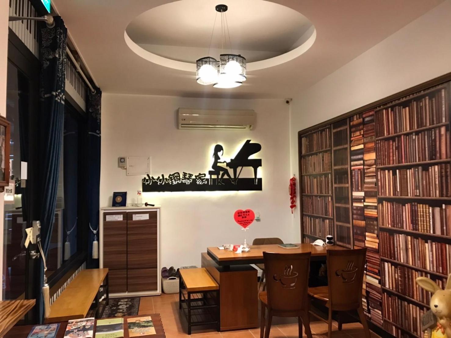 小小鋼琴家民宿&近夜市文創美食街 Città di Hualien Esterno foto
