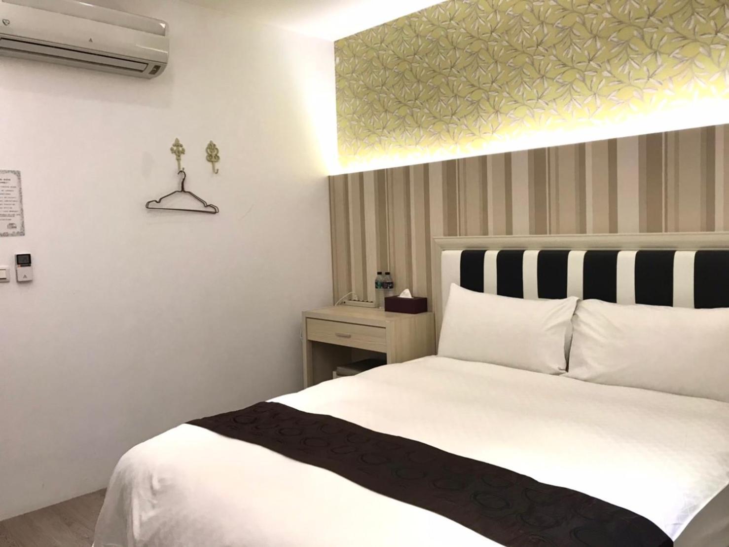 小小鋼琴家民宿&近夜市文創美食街 Città di Hualien Esterno foto