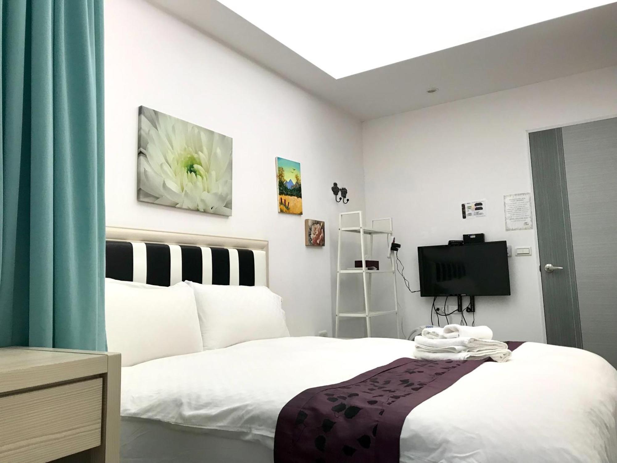 小小鋼琴家民宿&近夜市文創美食街 Città di Hualien Esterno foto
