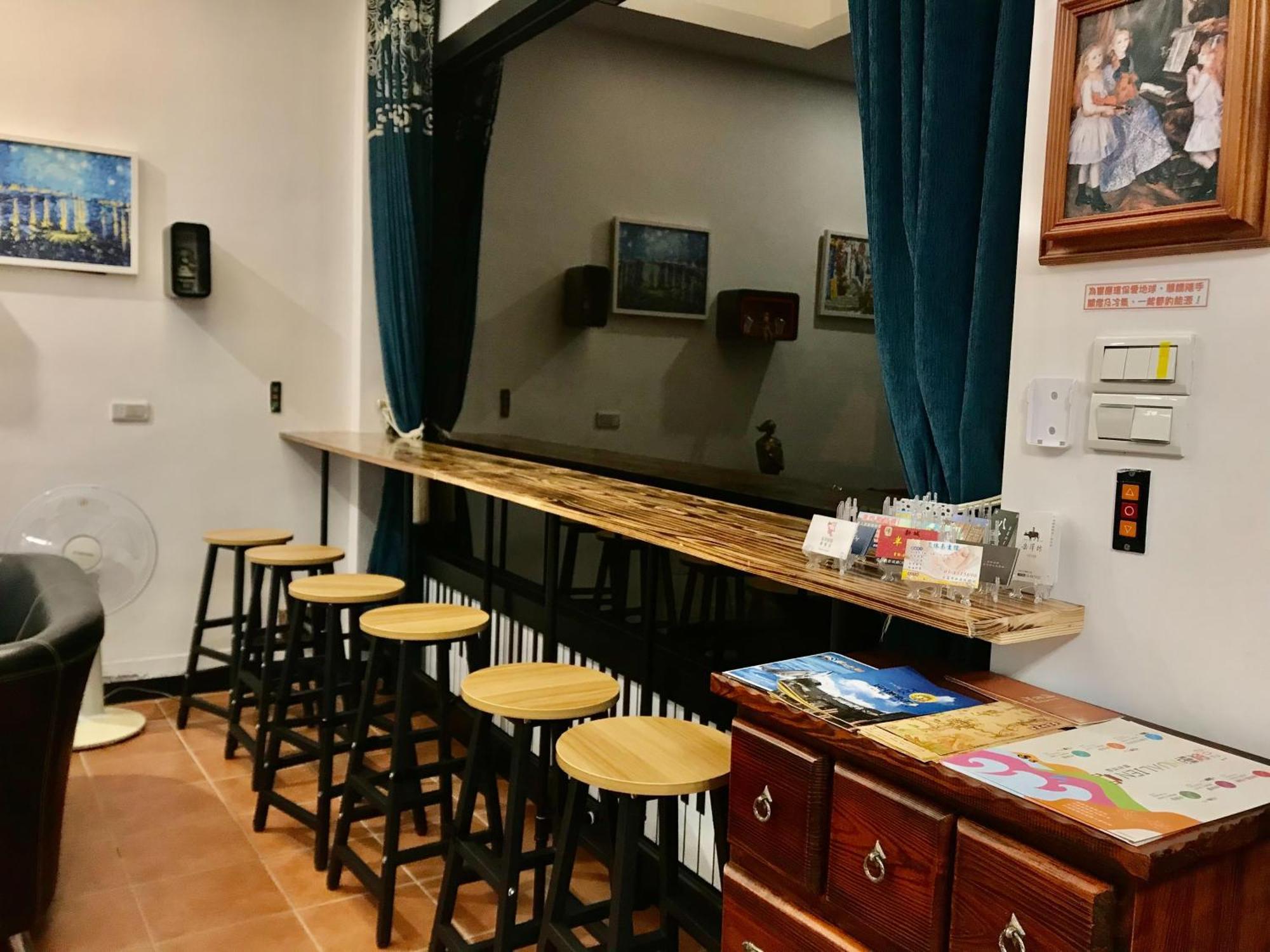 小小鋼琴家民宿&近夜市文創美食街 Città di Hualien Esterno foto